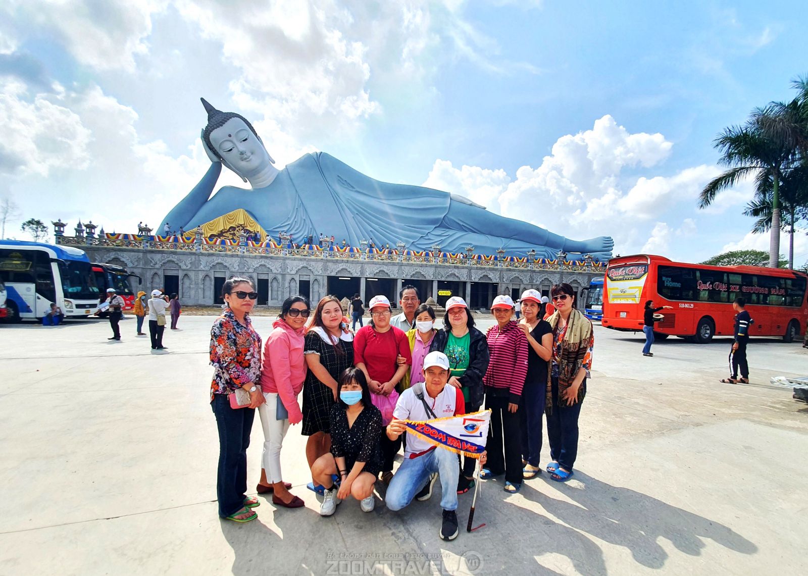 Hình tour Cha Diệp - Mẹ Nam Hải chụp tại chùa Som Rong