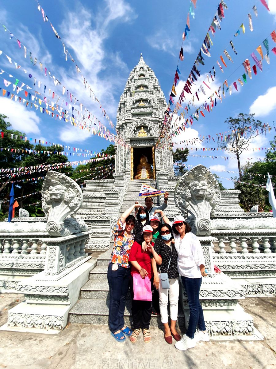 Hình tour Cha Diệp - Mẹ Nam Hải tại chùa Som Rong