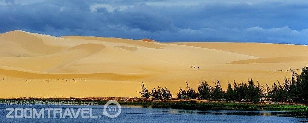 bãi cát Mũi Né nhìn từ xa
