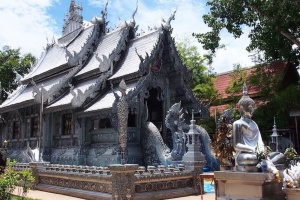 Chùa bạc Wat Sri Suphan: Kỳ lạ ngôi chùa cấm người phụ nữ vào chánh điện