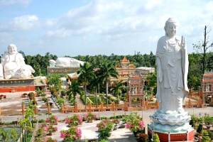 Chùa Vĩnh Tràng Tiền Giang Địa Điểm Tâm Linh Thu Hút Khách Du Lịch Với Lối Kiến Trúc Độc Đáo