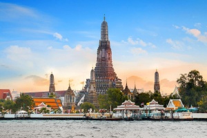Chùa Wat Arun - Ngôi chùa cổ kính bên dòng sông thơ mộng