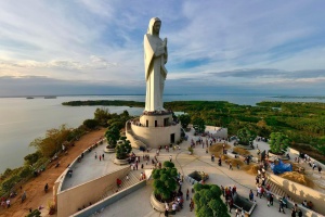 Viếng thăm Đức Mẹ Núi Cúi - Tượng Đức Mẹ cao nhất Việt Nam