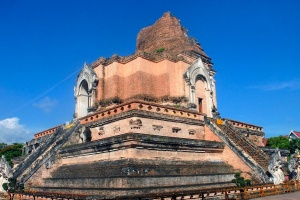 Chùa Wat Chedi Luang: Ngôi chùa cổ kính mang đậm nét Phật giáo Thái Lan