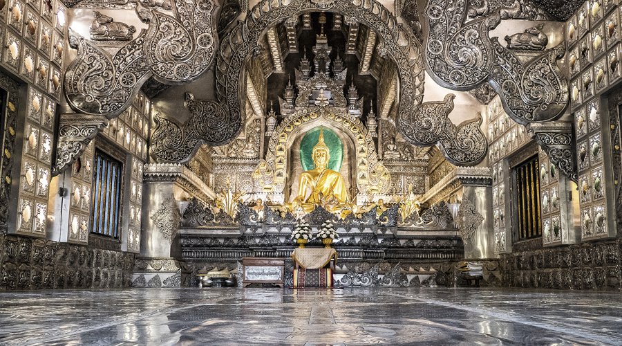 chánh điện chùa bạc wat sri suphan