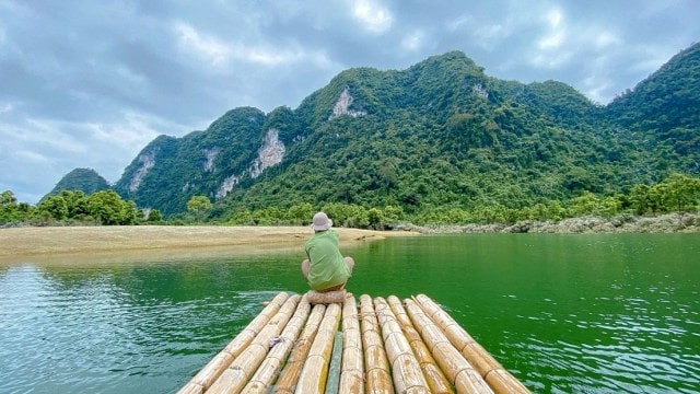 Ngắm nhìn thiên nhiên thỏa nguyên Đồng Lâm trên thuyền kayak