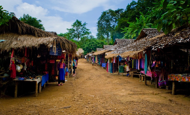 làng cổ dài karen