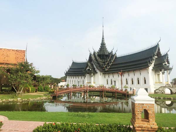 Cung điện Dusit Maha Prasat