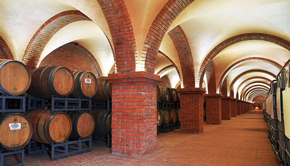 tầng hầm tại lâu đài rượu vang rd