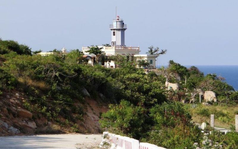 Ngọn hải đăng Hòn Chút được xem là biểu tượng của đảo Bình Hưng 
