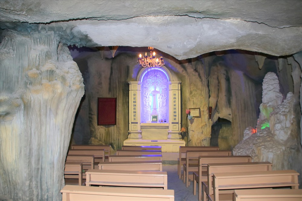nhà thờ mằng lăng - bên trong hang động 
