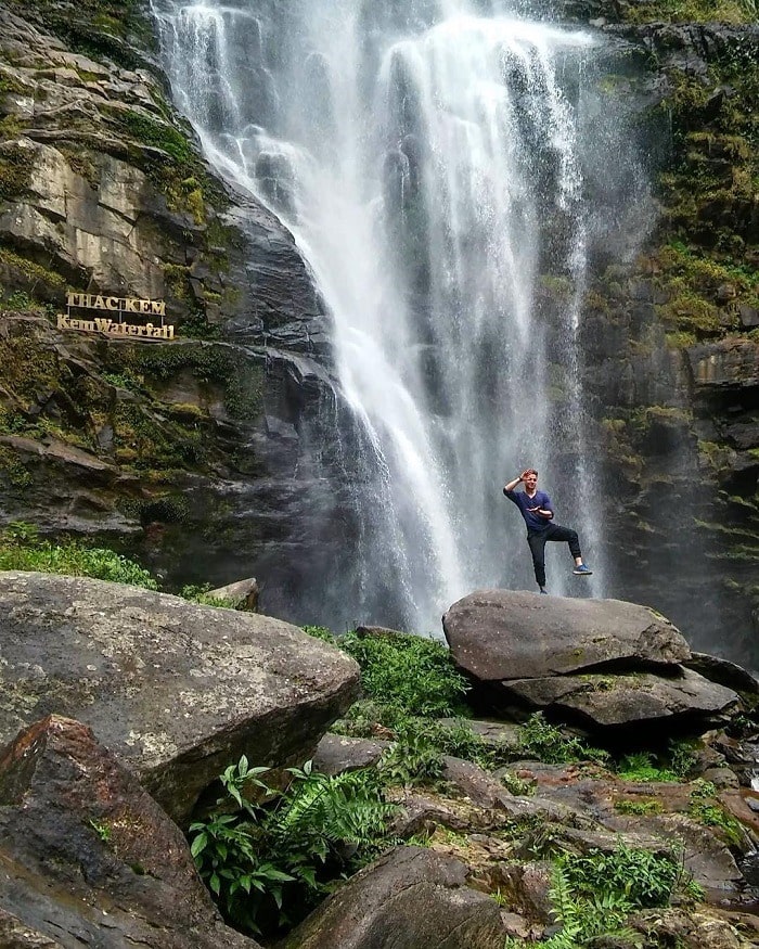Tận hưởng không gian và khí hậu trong lành tại thác Khe Kèm