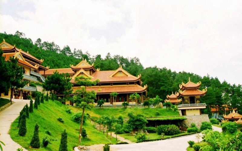 Thiền viện Trúc Lâm là điểm đến hàng đầu cho những ai yêu thích trải nghiệm du lịch tâm linh