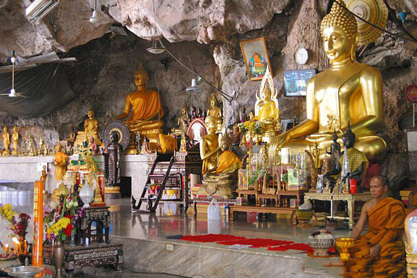 vẻ đẹp bên trong chùa wat tham suea