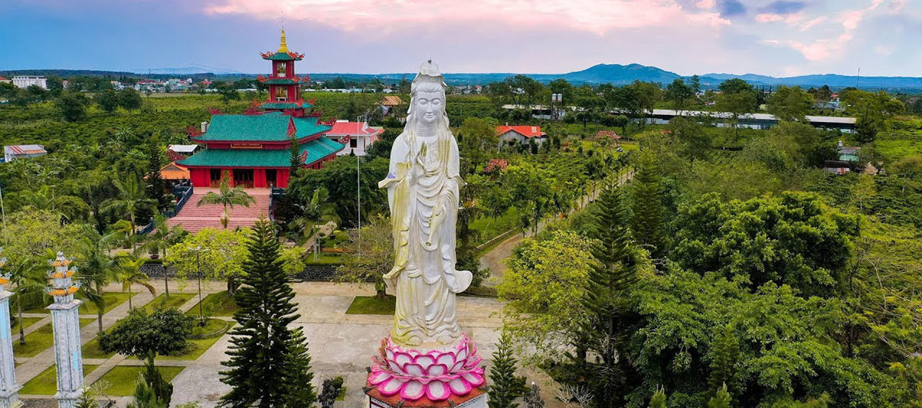 Chi&ecirc;m ngưỡng vẻ đẹp y&ecirc;n v&agrave; thanh tịnh của ch&ugrave;a Hoa Nghi&ecirc;m